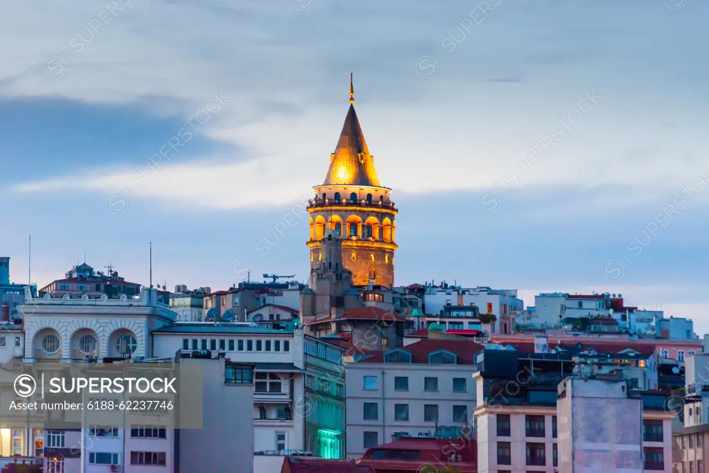 Galata tower at night in Istanbul Galata tower at night in Istanbul. Istanbul night city Copyright: xZoonar.com/PavloxVakhrushevx 21746449