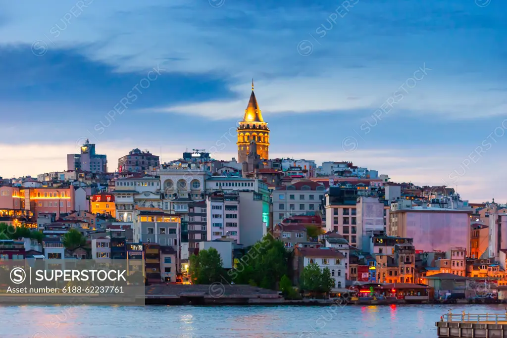 Galata tower at night in Istanbul Galata tower at night in Istanbul. Istanbul night city Copyright: xZoonar.com/PavloxVakhrushevx 21746483