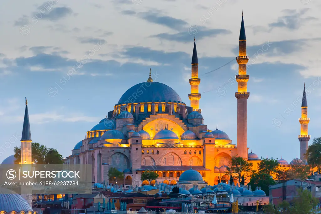 Hagia Sophia at sunset in Istanbul Hagia Sophia mosque at sunset in Istanbul. Istanbul city evening landmark Copyright: xZoonar.com/PavloxVakhrushevx 21746516