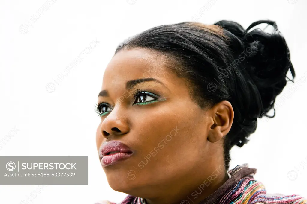 African beauty Face of a beautiful African American woman with colorful scarf, isolated ,model released, Symbolfoto Copyright: xZoonar.com/PaulxHakimatax-xhakimata.comx 1987015 ,model released, Symbolfoto ,property released