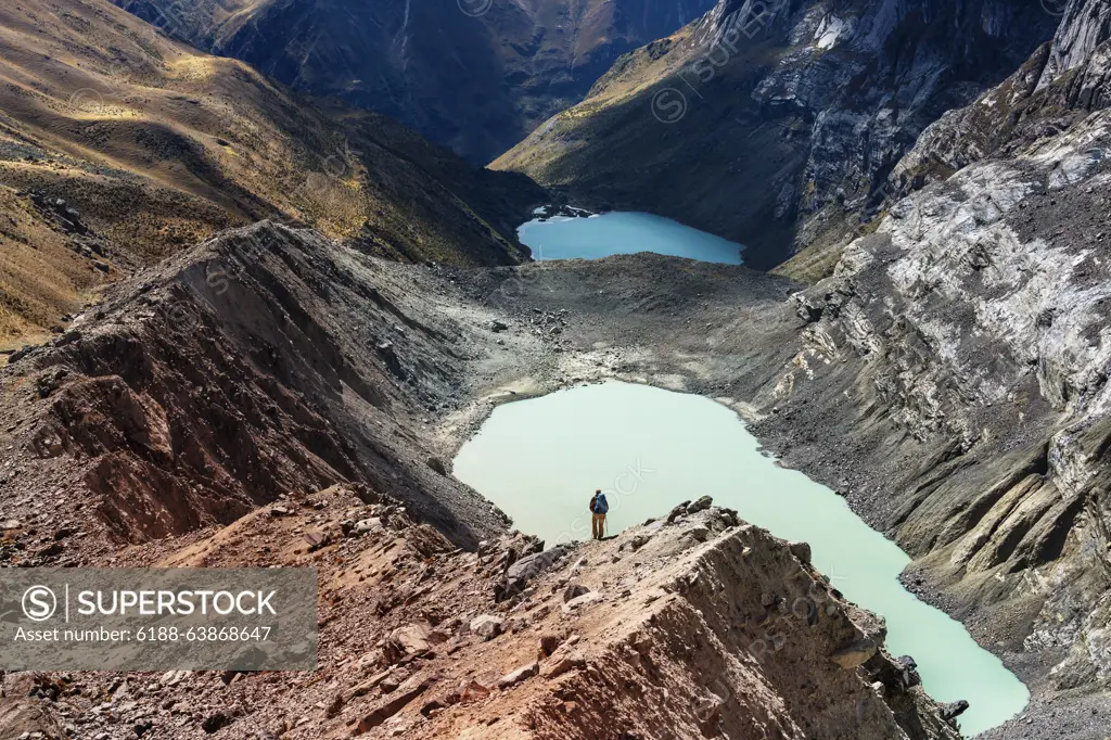 Hike in Cordillera Hiker in Cordillera mountains, Peru, South America ,model released, Symbolfoto Copyright: xZoonar.com/GalynaxAndrushkox 20944872 ,model released, Symbolfoto ,property released