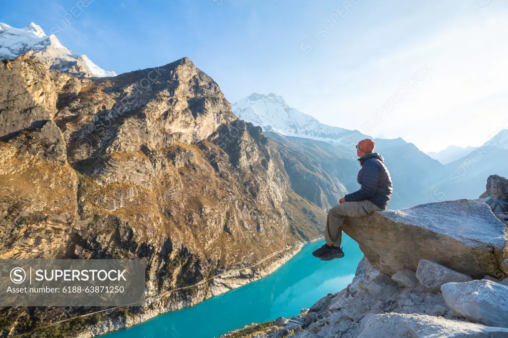 Wanderung in den spektakulären Andenlandschaften Perus, Suedamerika Hiker in Cordillera mountains, Peru, South America ,model released, Symbolfoto Copyright: xZoonar.com/GalynaxAndrushkox 21471793 ,model released, Symbolfoto ,property released