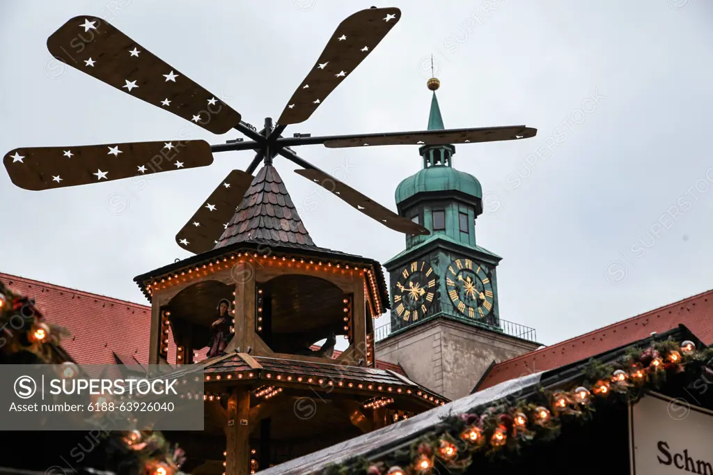 Christmas market in Munich, Bavaria, Germany, Europe Beautiful Christmas market in Munich - Bavaria - Germany, Europe Copyright: xZoonar.com/RudolfxErnstx 13715946