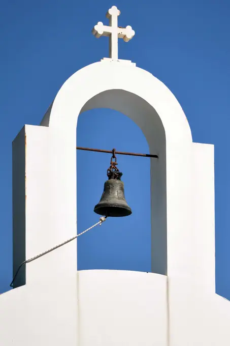 White church in Greece at a blue sky White church in Greece at a blue sky Copyright: xZoonar.com/EllesxRijsdijkx 21425837