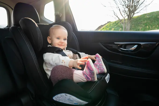 Joyful, smiling baby in a car seat enjoying a car ride Joyful, smiling baby in a car seat enjoying a car ride. Concept of travelling safely with kids ,model released, Symbolfoto Copyright: xZoonar.com/MariaxKraynovax 21787069 ,model released, Symbolfoto ,property released