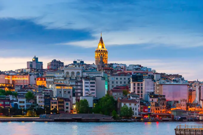 Galata tower at night in Istanbul Galata tower at night in Istanbul. Istanbul night city Copyright: xZoonar.com/PavloxVakhrushevx 21746483