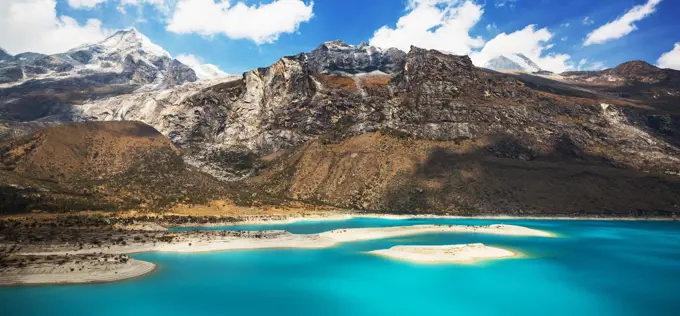 Die Cordillera Blanca in den nördlichen Anden Perus ist mit einer Länge von 180 km und über 50 Bergen über 5700 m die höchste Gebirgskette des amerikanischen Kontinents Beautiful lake Paron in Cordillera Blanca, Peru, South America ,model released, Symbolfoto Copyright: xZoonar.com/GalynaxAndrushkox 20944844 ,model released, Symbolfoto ,property released