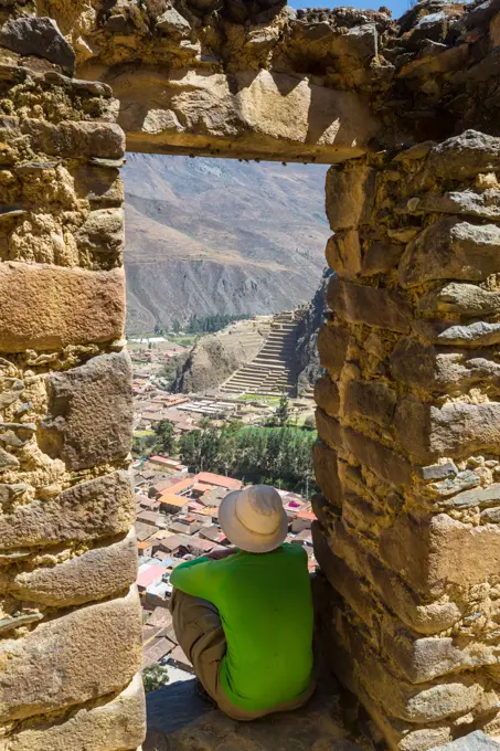 Tourist in inca ruins Tourist on the Inca ruins near famous city Cusco in Peru, South America ,model released, Symbolfoto Copyright: xZoonar.com/GalynaxAndrushkox 22258334 ,model released, Symbolfoto ,property released