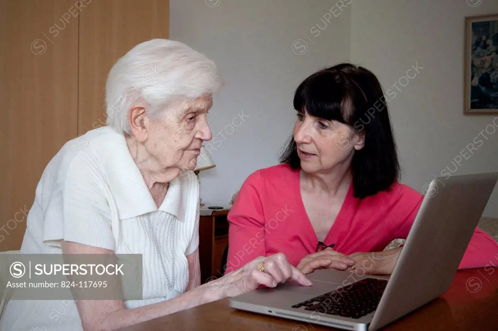 ELDERLY PERSON, COMPUTER