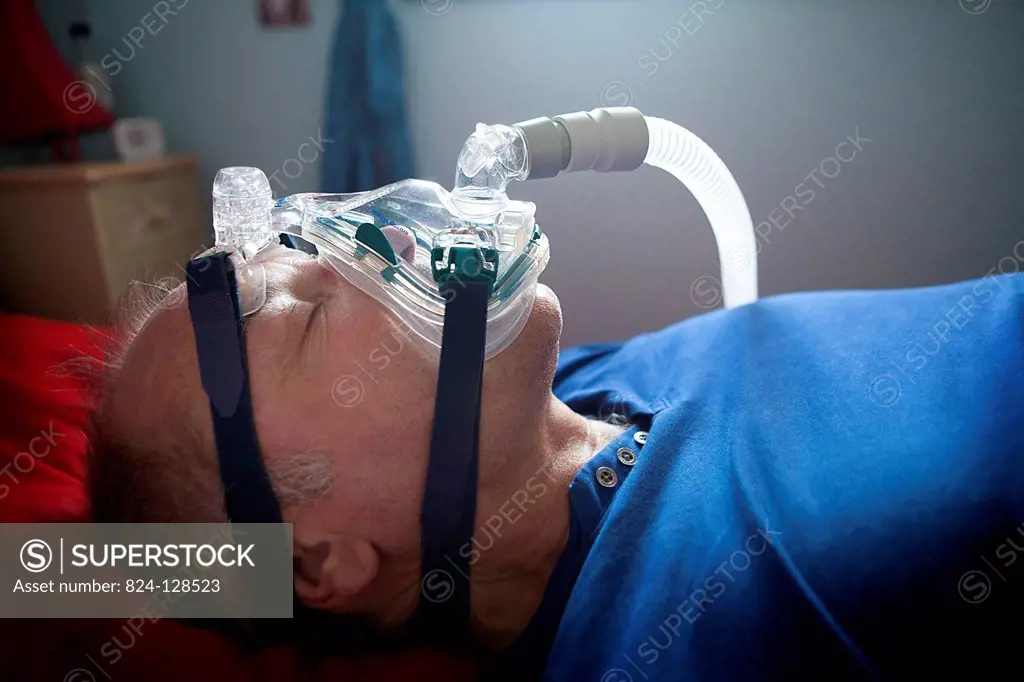 Using a CPAP (Continuous Positive Airway Pressure) mask to treat sleep apnea syndrome.