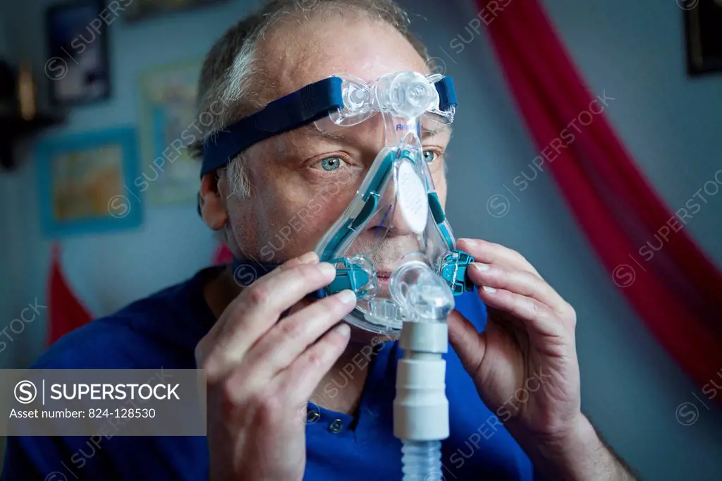 Using a CPAP (Continuous Positive Airway Pressure) mask to treat sleep apnea syndrome.